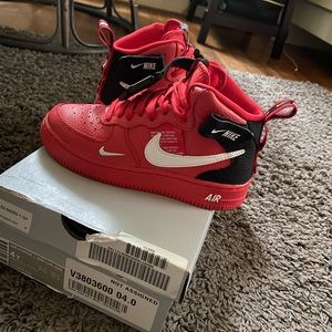 NIKE Air Force 1 mid